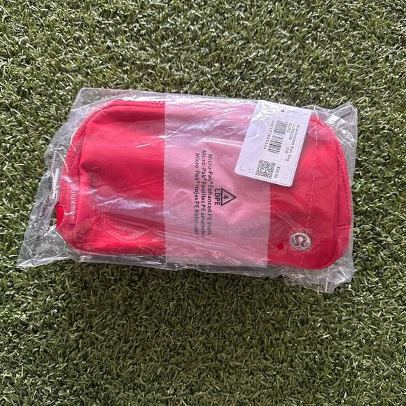 Everywhere Belt Bag 1L - Lulu Red - Picture 2 of 2